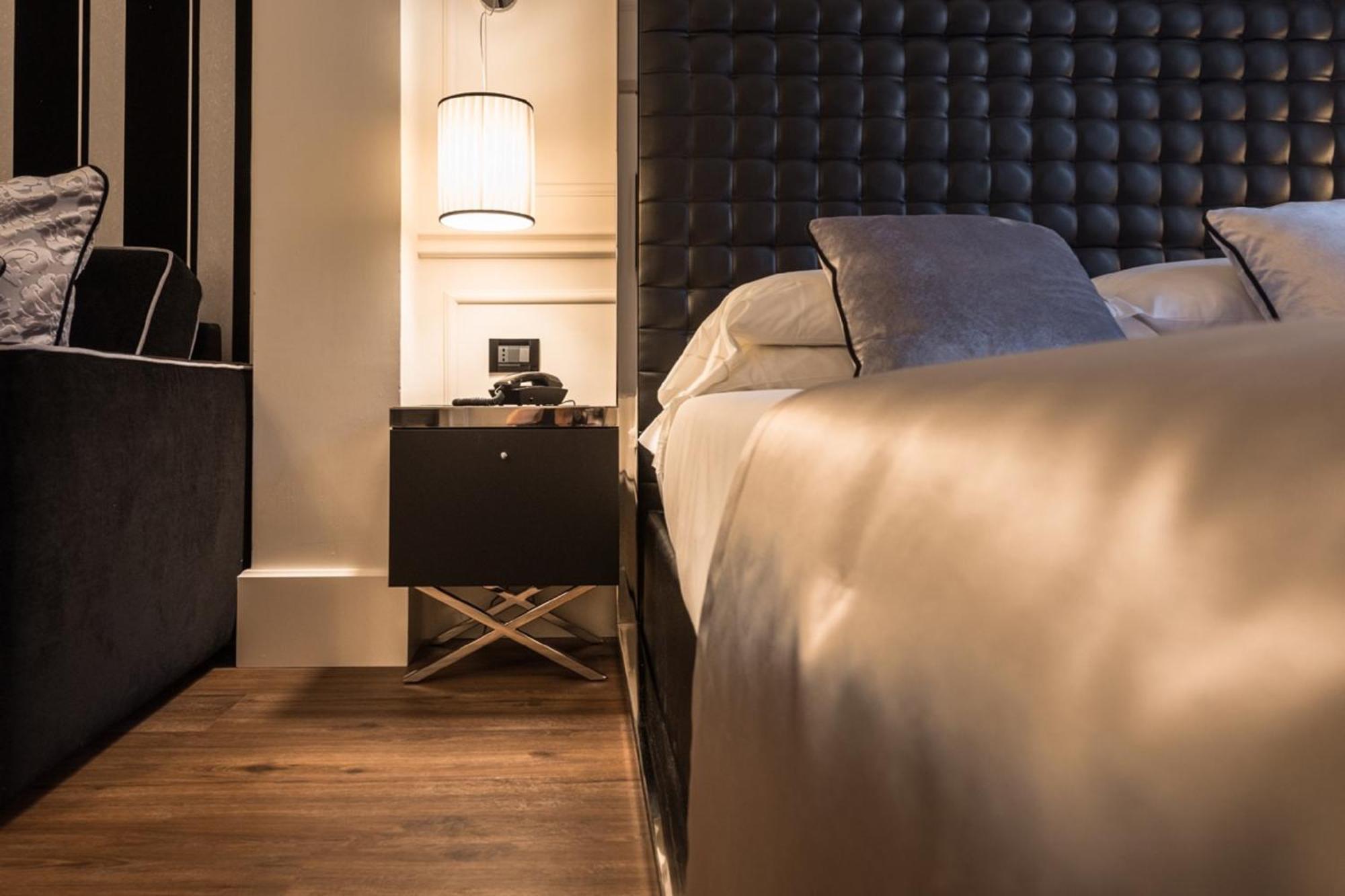 Deluxe One-Bedroom Apartment,1377754994:JPEG