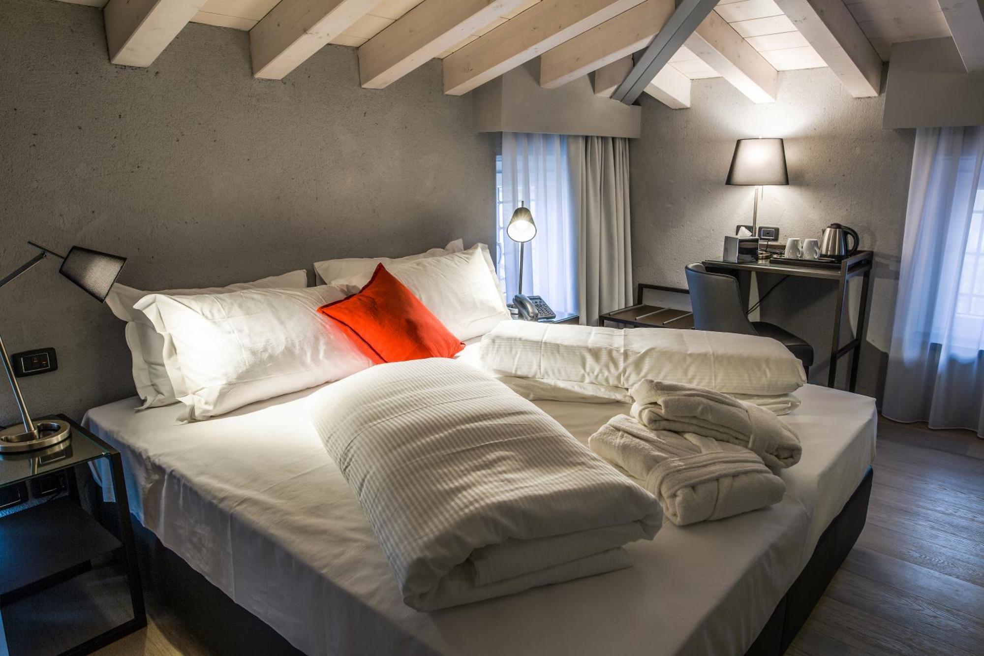 Standard Double or Twin Room,506683125:JPEG
